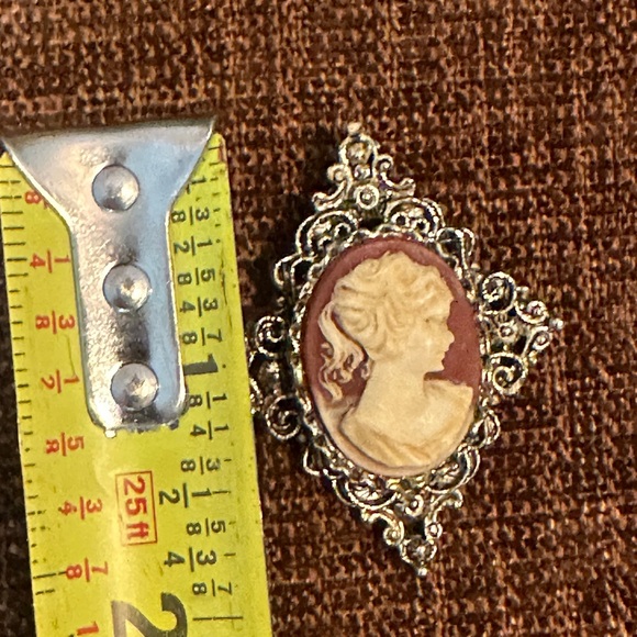 Vintage Gerry’s Cameo Brooch / necklace pendant - Picture 7 of 9